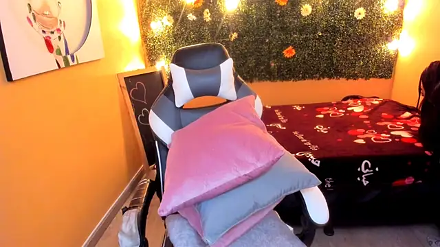 Snapshot of Tiffany_sander chatting on February 2025 03:34:02 AM Tiffany sander online show from February 2025 03:34:02 AM