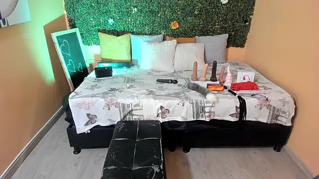 Snapshot of Tiffany_sander chatting on March 2025 06:54:01 AM Tiffany sander online show from March 2025 06:54:01 AM