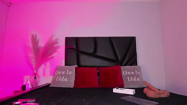 Snapshot of Tiffany_sander chatting on September 2025 04:12:02 AM Tiffany sander online show from September 2025 04:12:02 AM