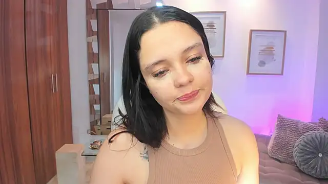 Bella-hadiid online show from December 2024 11:29:01 AM