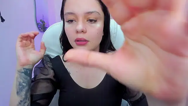 Bella-hadiid online show from March 2025 02:00:01 PM