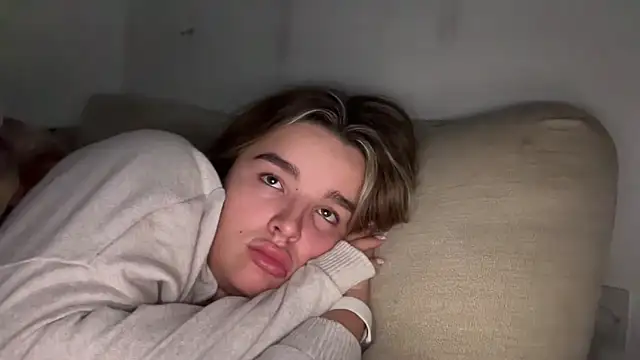 maisiesmithx online show from November 2025 06:43:01 PM