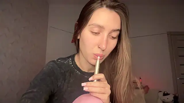 kikkymoore online show from October 2025 06:18:01 PM