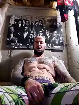 Beardedtattood online show from December 2024 02:42:02 PM
