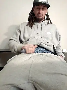 Snapshot of leeandrewlongstroke21 chatting on November 2025 11:42:01 AM leeandrewlongstroke21 online show from November 2025 11:42:01 AM