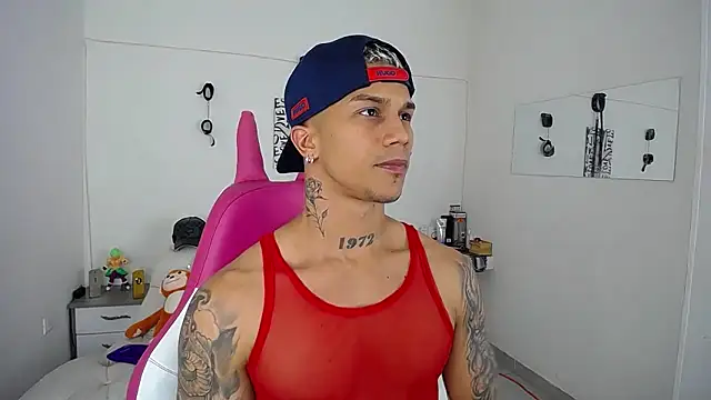 Snapshot of Leonard_Price chatting on September 2025 03:11:01 AM Leonard Price online show from September 2025 03:11:01 AM