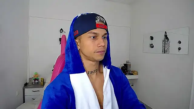 Snapshot of Leonard_Price chatting on October 2025 02:25:02 PM Leonard Price online show from October 2025 02:25:02 PM