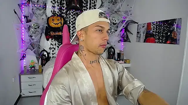 Snapshot of Leonard_Price chatting on October 2025 01:16:02 AM Leonard Price online show from October 2025 01:16:02 AM