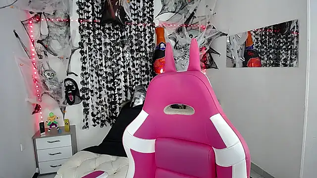 Snapshot of Leonard_Price chatting on October 2025 01:28:01 AM Leonard Price online show from October 2025 01:28:01 AM