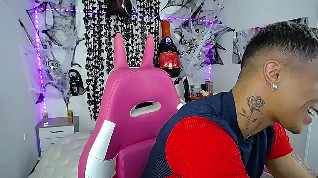 Snapshot of Leonard_Price chatting on October 2025 03:10:02 AM Leonard Price online show from October 2025 03:10:02 AM