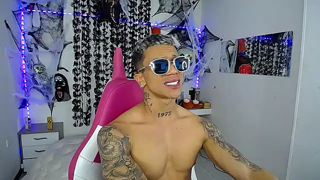 Snapshot of Leonard_Price chatting on October 2025 02:15:01 AM Leonard Price online show from October 2025 02:15:01 AM