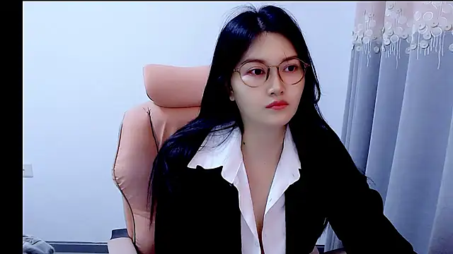 Snapshot of Little-sweet chatting on October 2025 04:47:01 AM Little-sweet online show from October 2025 04:47:01 AM