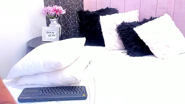 Violet Grace online show from January 2025 07:20:02 PM