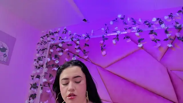 Victoria Rossy online show from October 2025 07:48:01 PM