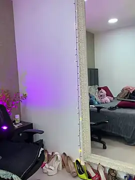 Mariana c1 online show from February 2025 08:04:01 PM