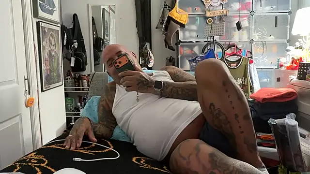 joeytatts66 online show from November 2025 04:55:02 AM