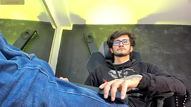 Loggan donnelly online show from September 2025 09:52:02 PM