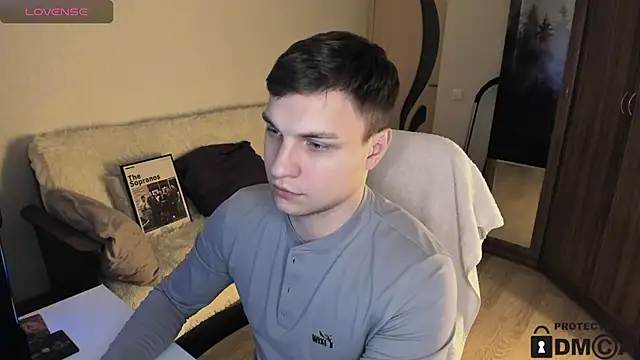 handsome guy01 online show from October 2025 07:02:01 PM