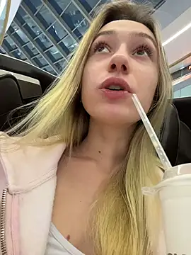 Lia  Love online show from November 2025 02:04:01 PM