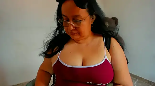 GiaNahomi online show from March 2025 03:45:02 PM