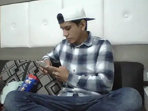 Snapshot of oiram27 chatting on October 2025 05:52:02 AM oiram27 online show from October 2025 05:52:02 AM