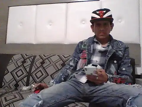 Snapshot of oiram27 chatting on November 2025 04:08:02 PM oiram27 online show from November 2025 04:08:02 PM