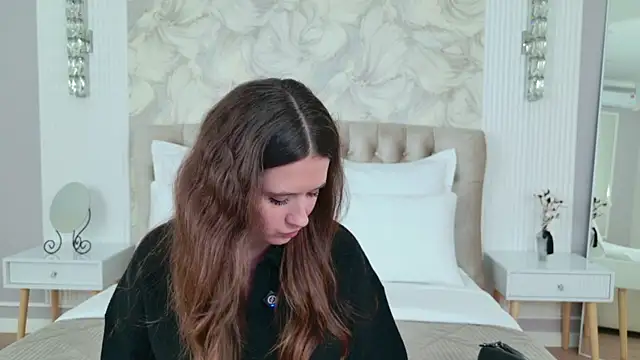 milaleoneli online show from September 2025 03:04:02 PM