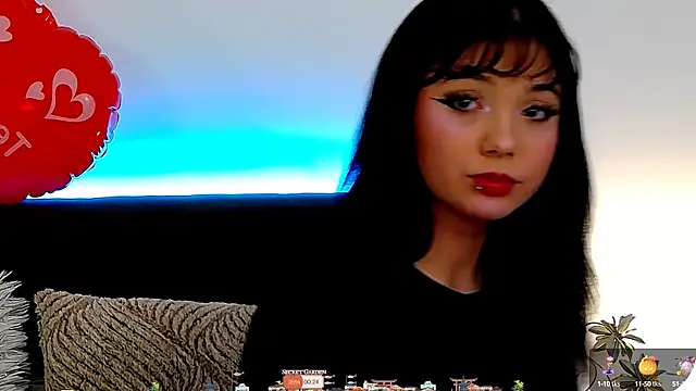 Snapshot of AveryWillow chatting on February 2025 08:49:02 AM AveryWillow online show from February 2025 08:49:02 AM