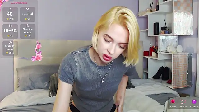 Snapshot of White_Lioness chatting on October 2025 03:13:01 PM White Lioness online show from October 2025 03:13:01 PM