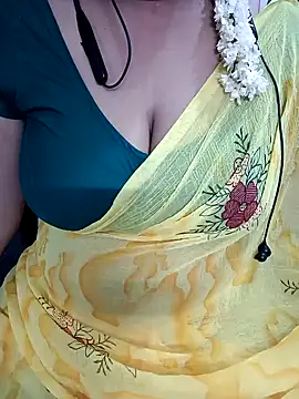 Snapshot of Yours_Radika chatting on December 2024 03:22:02 PM Yours Radika online show from December 2024 03:22:02 PM