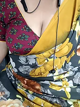 Snapshot of Yours_Radika chatting on December 2024 04:21:02 PM Yours Radika online show from December 2024 04:21:02 PM