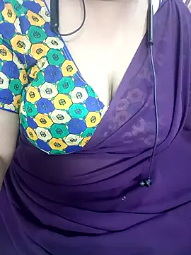 Snapshot of Yours_Radika chatting on December 2024 07:00:02 PM Yours Radika online show from December 2024 07:00:02 PM