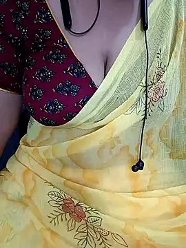 Snapshot of Yours_Radika chatting on December 2024 03:15:01 PM Yours Radika online show from December 2024 03:15:01 PM