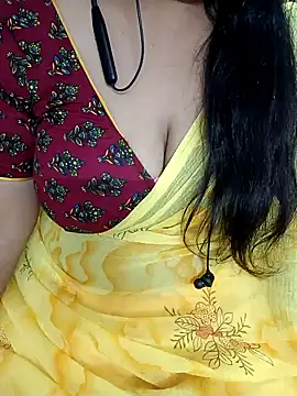 Snapshot of Yours_Radika chatting on December 2024 06:29:01 PM Yours Radika online show from December 2024 06:29:01 PM