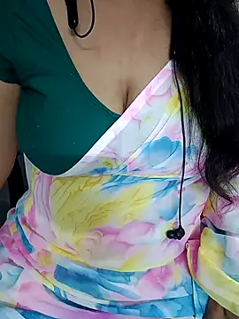 Snapshot of Yours_Radika chatting on January 2025 04:07:02 PM Yours Radika online show from January 2025 04:07:02 PM