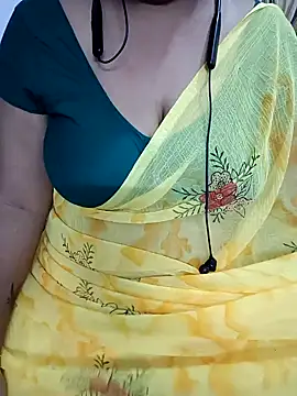 Snapshot of Yours_Radika chatting on January 2025 07:10:02 PM Yours Radika online show from January 2025 07:10:02 PM