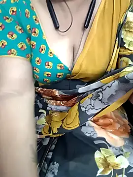 Snapshot of Yours_Radika chatting on February 2025 06:59:01 PM Yours Radika online show from February 2025 06:59:01 PM