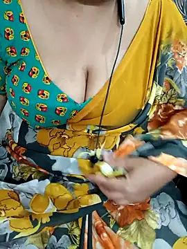 Snapshot of Yours_Radika chatting on February 2025 07:58:02 PM Yours Radika online show from February 2025 07:58:02 PM