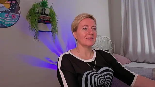 Snapshot of Nika_Smit chatting on November 2025 05:18:02 AM Nika Smit online show from November 2025 05:18:02 AM