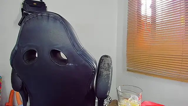 Snapshot of bigcrisblack chatting on October 2025 03:23:02 PM bigcrisblack online show from October 2025 03:23:02 PM