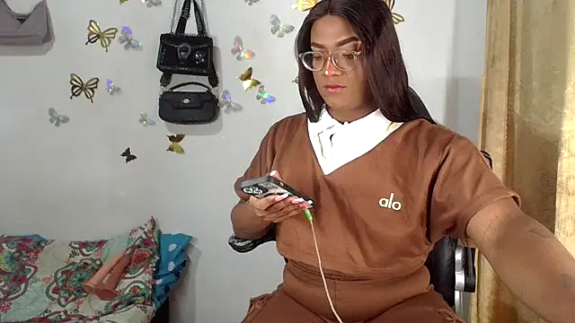 Snapshot of bigcrisblack chatting on November 2025 03:30:02 AM bigcrisblack online show from November 2025 03:30:02 AM