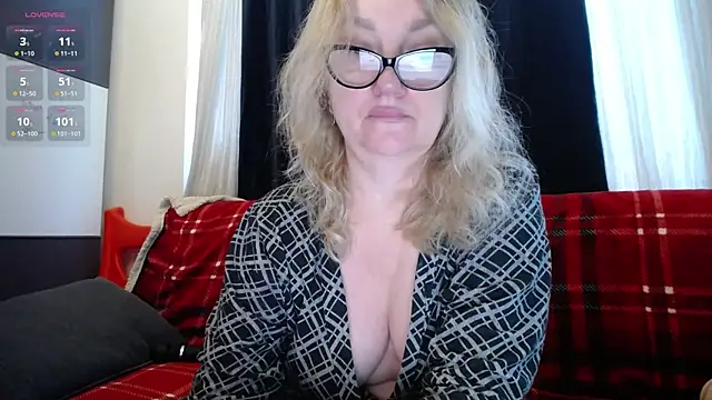 Blond Woman online show from December 2024 11:12:01 AM