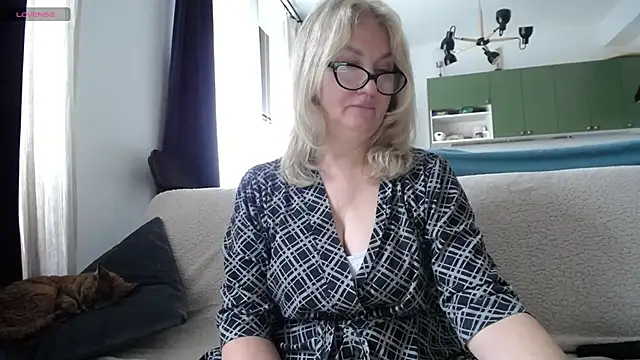 Blond Woman online show from January 2025 11:32:02 AM