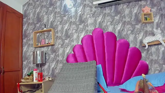 EMMAPARISS online show from March 2025 09:45:01 PM