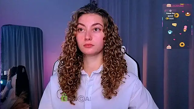 Snapshot of lady_curls chatting on October 2025 08:48:01 PM lady curls online show from October 2025 08:48:01 PM