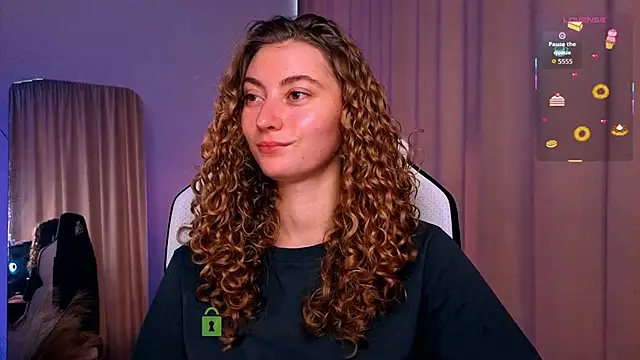 Snapshot of lady_curls chatting on October 2025 10:55:01 AM lady curls online show from October 2025 10:55:01 AM