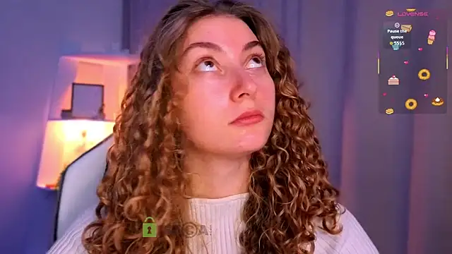 Snapshot of lady_curls chatting on October 2025 09:45:01 PM lady curls online show from October 2025 09:45:01 PM