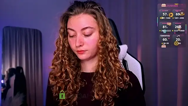 Snapshot of lady_curls chatting on October 2025 09:57:01 PM lady curls online show from October 2025 09:57:01 PM