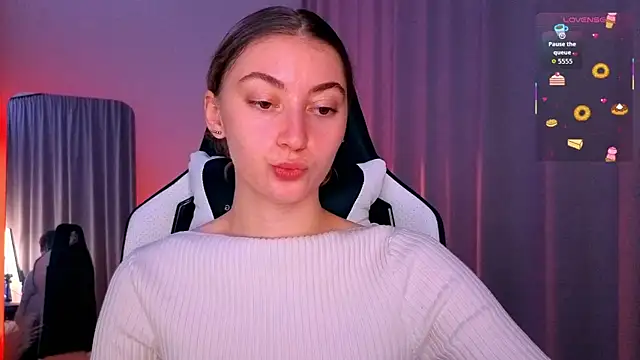 Snapshot of lady_curls chatting on October 2025 09:47:01 PM lady curls online show from October 2025 09:47:01 PM