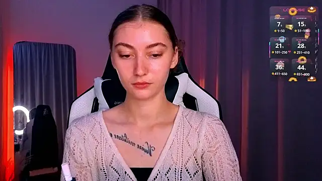 Snapshot of lady_curls chatting on October 2025 10:10:01 PM lady curls online show from October 2025 10:10:01 PM